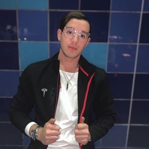 Meet your Posher, Daniel